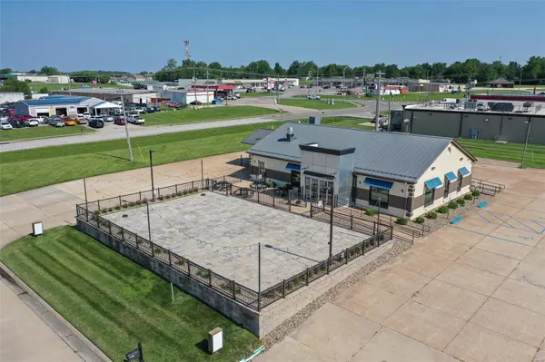 135 City Plaza, Holts Summit, MO 65043