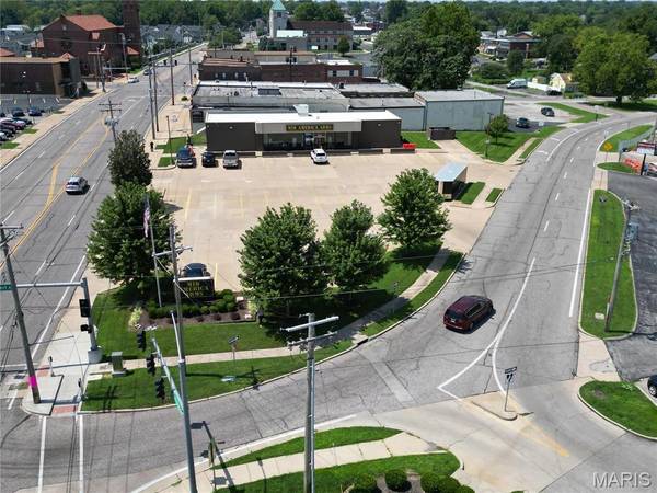 8205 Gravois RD, St Louis, MO 63123