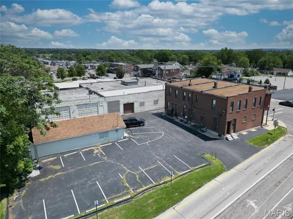 8227 Gravois RD, St Louis, MO 63123