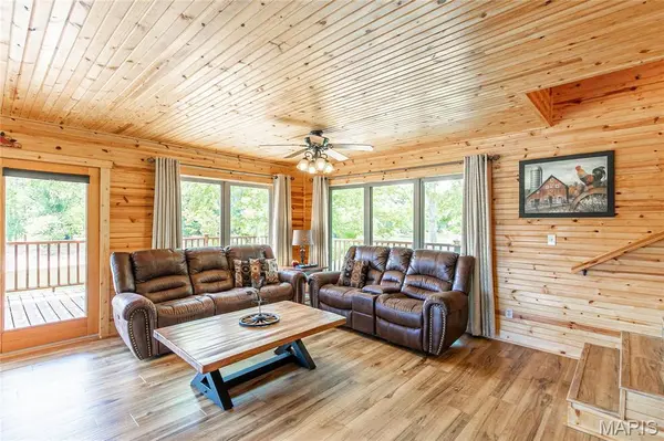 1901 River Valley Road, Doniphan, MO 63935