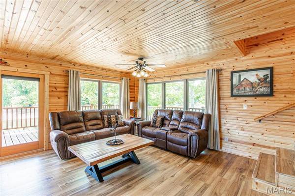 1901 River Valley Road, Doniphan, MO 63935