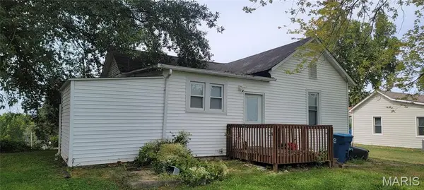215 Summit AVE, Glen Carbon, IL 62034