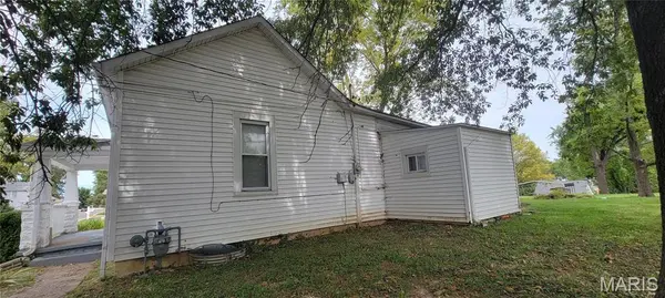 215 Summit AVE, Glen Carbon, IL 62034