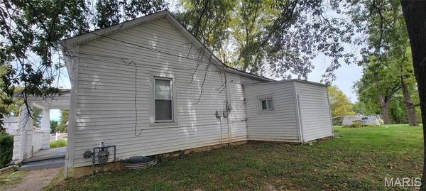 215 Summit AVE, Glen Carbon, IL 62034