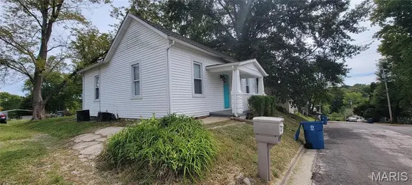 215 Summit AVE, Glen Carbon, IL 62034