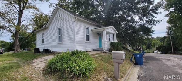 215 Summit AVE, Glen Carbon, IL 62034