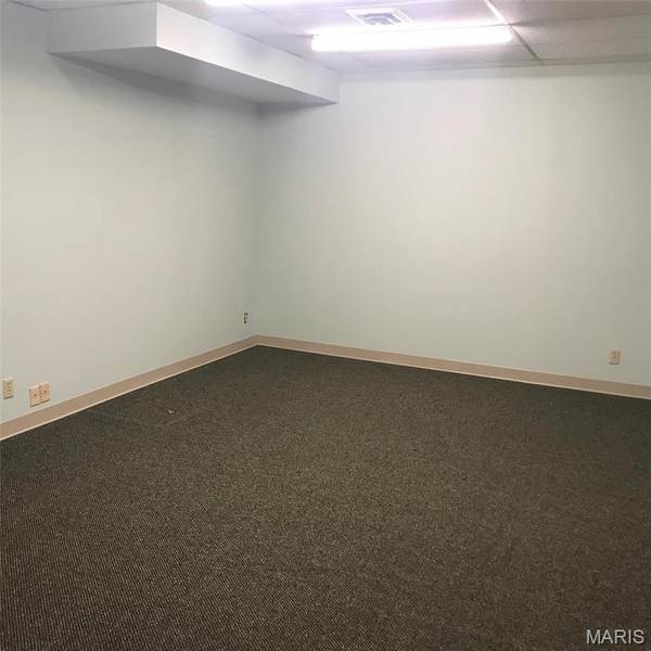 5661 Telegraph RD #3B, St Louis, MO 63129