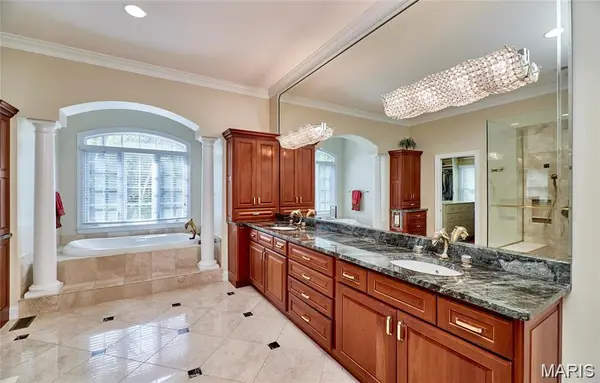 9780 Old Warson RD, St Louis, MO 63124