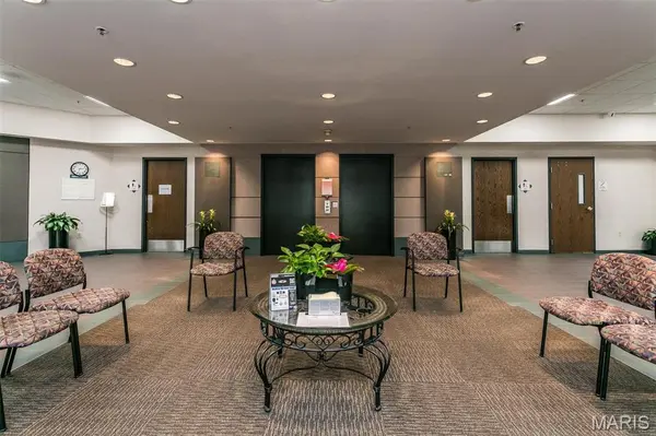 1 Professional DR, Alton, IL 62002