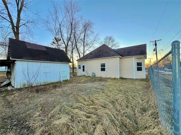 700 702 Broadway ST, Bellflower, MO 63333