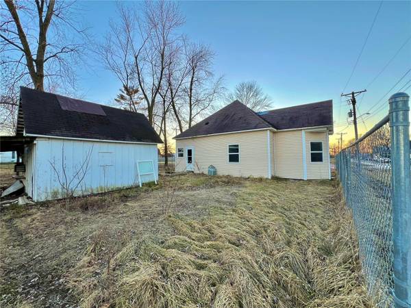700 702 Broadway ST, Bellflower, MO 63333