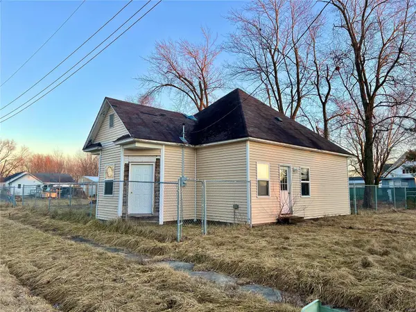 700 702 Broadway ST, Bellflower, MO 63333