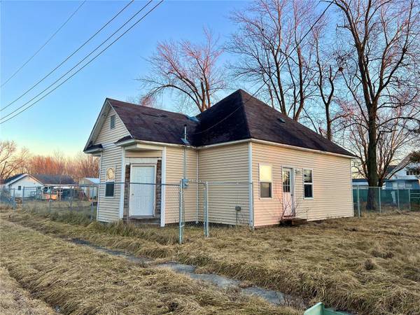 700 702 Broadway ST, Bellflower, MO 63333