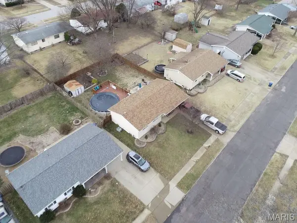 1495 Yaqui DR, Florissant, MO 63031