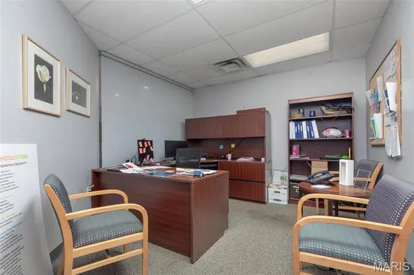 295 N Lindbergh BLVD, St Louis, MO 63141