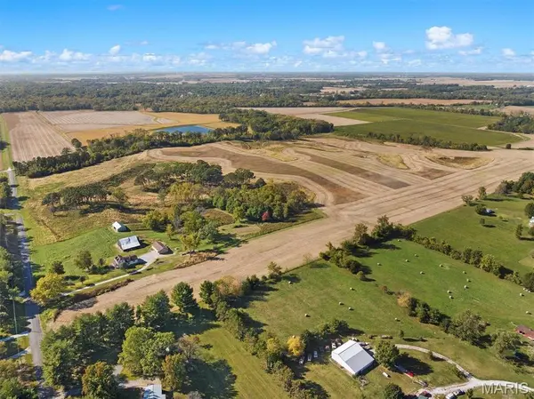4989 Old Carpenter RD, Edwardsville, IL 62025