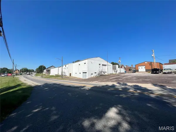 1915 State St, Chester, IL 62233