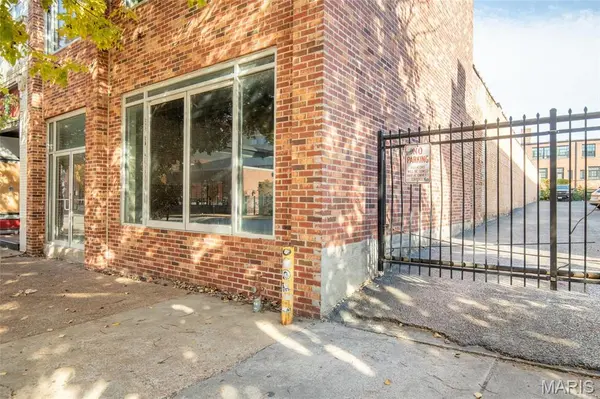 1907 Locust ST, St Louis, MO 63103