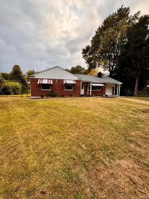 9271 Dell CT, Bellefontaine Nghbrs, MO 63137