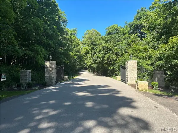 3523 Hawthorne Ridge DR, Eureka, MO 63025