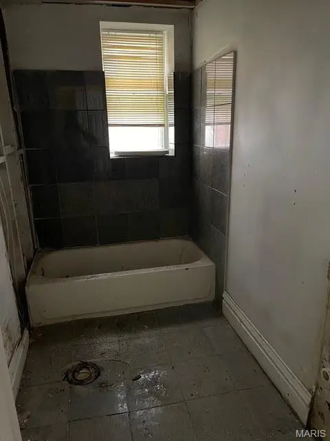 4153 E Lexington AVE, St Louis, MO 63115