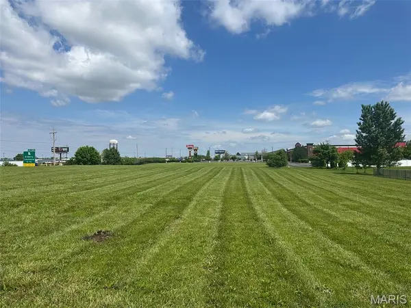 8100 Veterans Memorial Parkway, St Peters, MO 63366