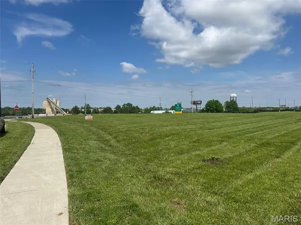 8100 Veterans Memorial Parkway, St Peters, MO 63366