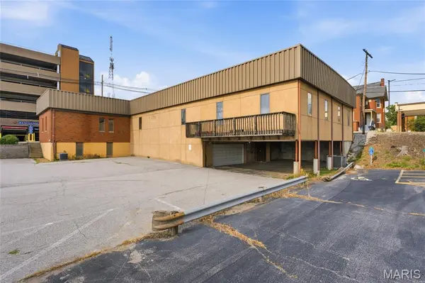 12 W Lincoln ST, Belleville, IL 62220