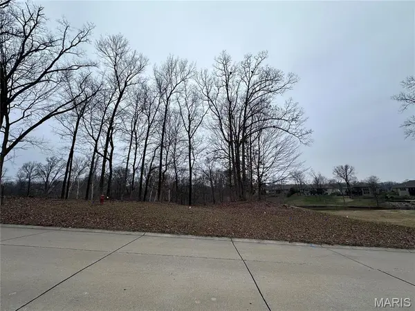 54 Stonebridge Crossing DR, Maryville, IL 62062