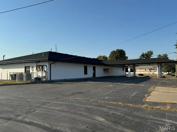 203 S 6th ST, Wood River, IL 62095