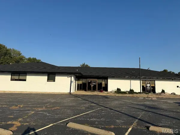 203 S 6th ST, Wood River, IL 62095