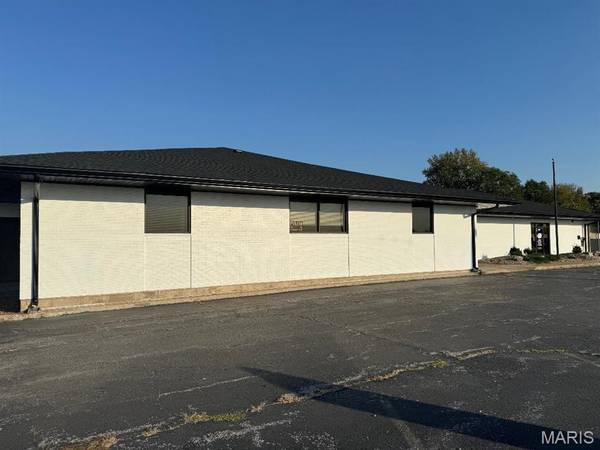 203 S 6th ST, Wood River, IL 62095