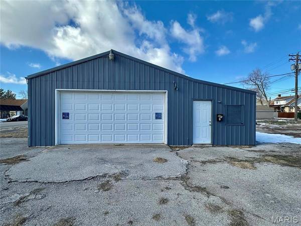 265 E Ferguson AVE, Wood River, IL 62095