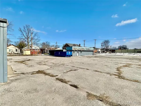 265 E Ferguson AVE, Wood River, IL 62095