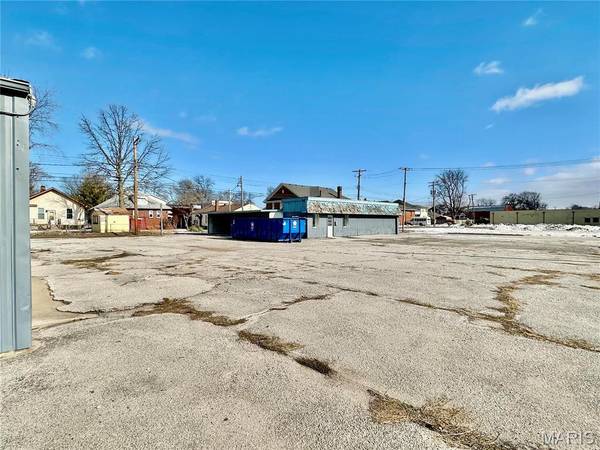 265 E Ferguson AVE, Wood River, IL 62095