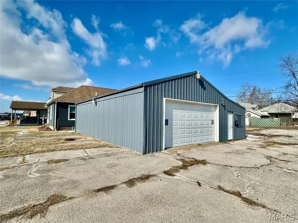 265 E Ferguson AVE, Wood River, IL 62095