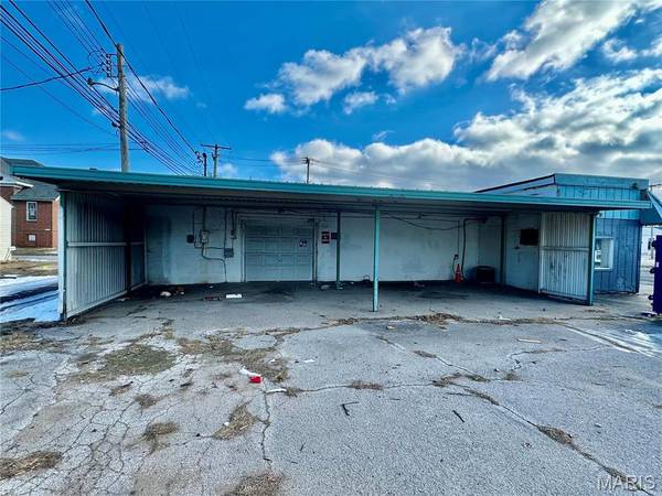 265 E Ferguson AVE, Wood River, IL 62095
