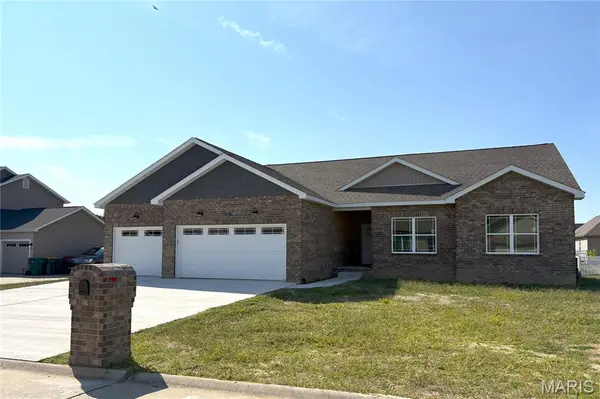 201 Adderly LN, Millstadt, IL 62260