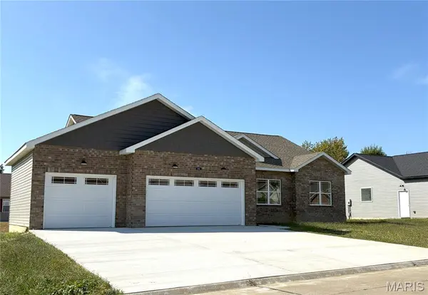 201 Adderly LN, Millstadt, IL 62260