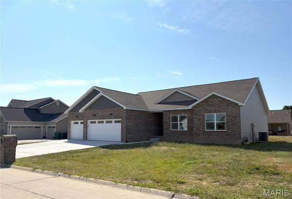 201 Adderly LN, Millstadt, IL 62260