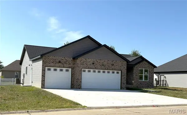 113 Adderly LN, Millstadt, IL 62260