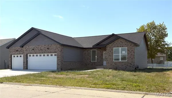113 Adderly LN, Millstadt, IL 62260