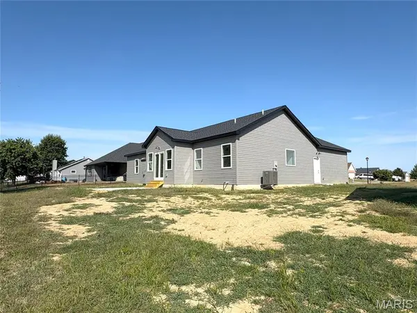 113 Adderly LN, Millstadt, IL 62260