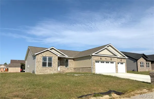 359 Sleeping Indian DR, Freeburg, IL 62224
