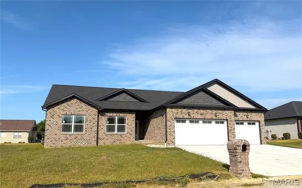 363 Sleeping Indian DR, Freeburg, IL 62243