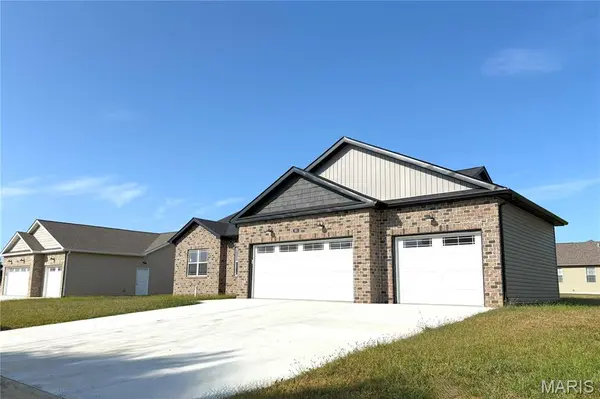 363 Sleeping Indian DR, Freeburg, IL 62243