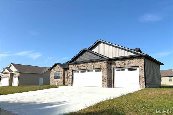 363 Sleeping Indian DR, Freeburg, IL 62243