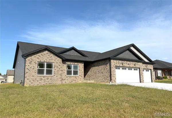 363 Sleeping Indian DR, Freeburg, IL 62243