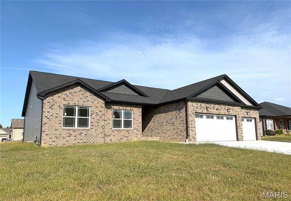 363 Sleeping Indian DR, Freeburg, IL 62243