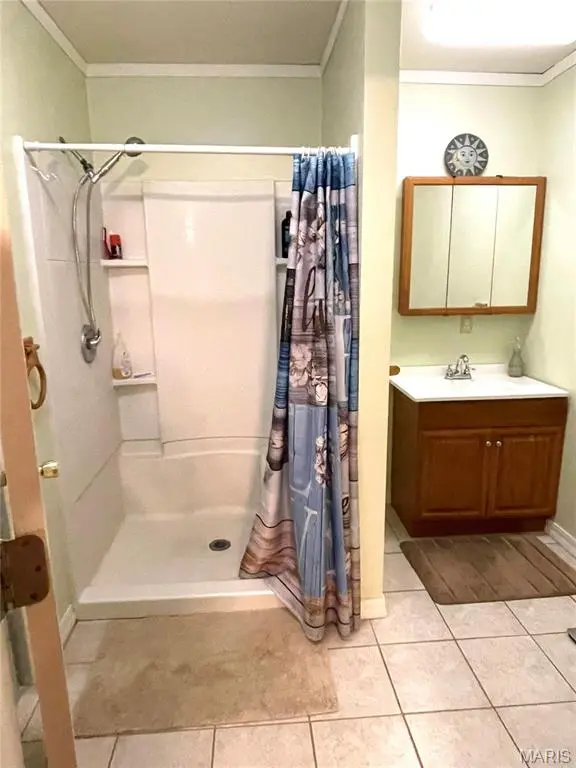 1203 E Lake DR, Perryville, MO 63775